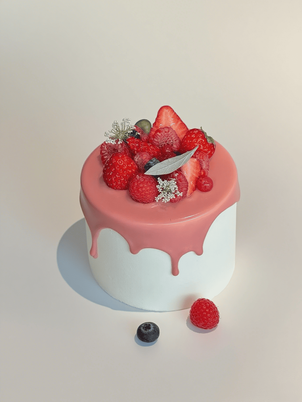 Strawberry Smile Cake——Fresh Strawberry Drip Cake for Everyday