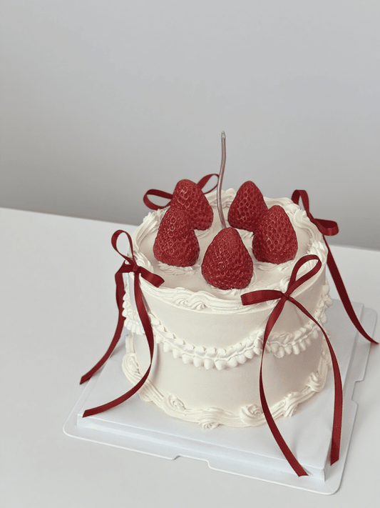 Strawberry Bloom Cake – Vintage Cream Cake with Fresh Strawberries