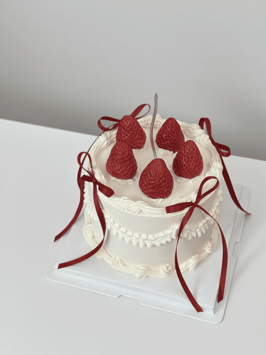 Strawberry Bloom Cake – Vintage Cream Cake with Fresh Strawberries