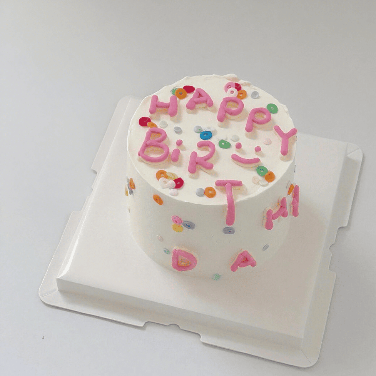 Minimal Happy Wish Cake – Dopamine Style