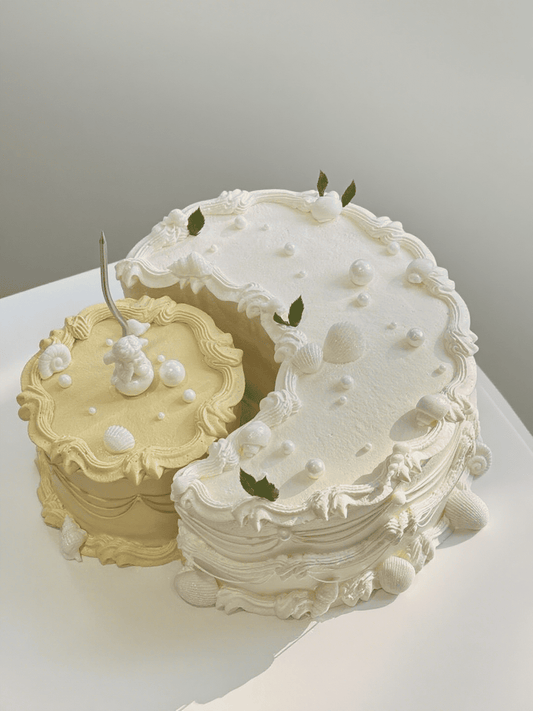 Sun & Moon Cake – Vintage Cake for Birthdays & Couples